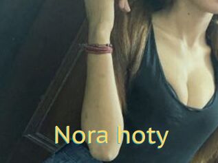 Nora_hoty